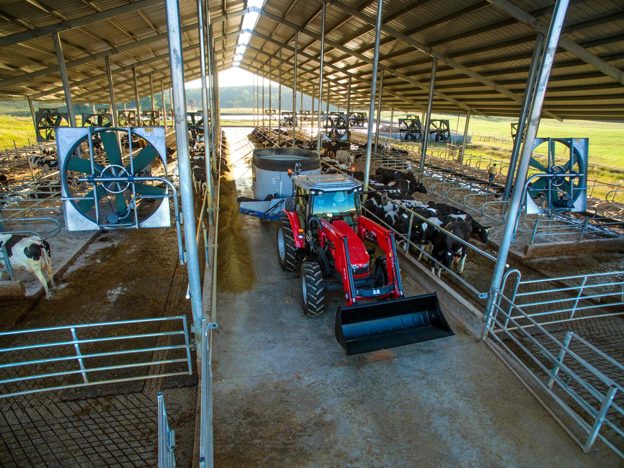 Massey_Ferguson_5700SL_Series_Tractor(2)