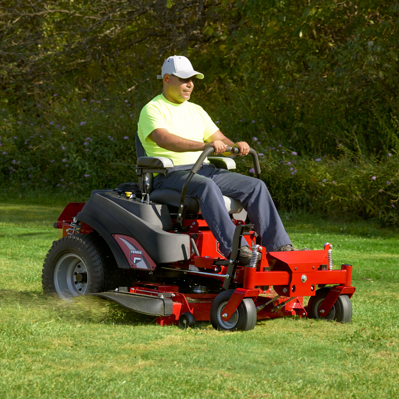 Ferris-400S-zero-turn-mower-yard