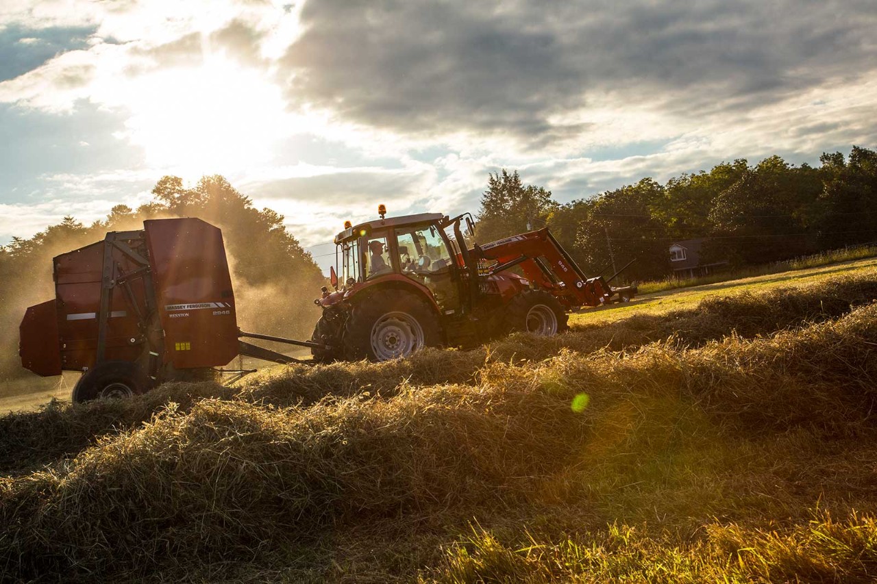 Massey-ferguson-2900-series-round-baler-1